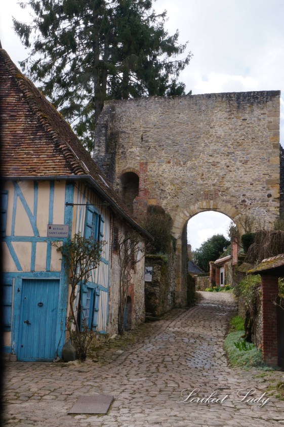 WK_Blue Shutters in Gerberoy